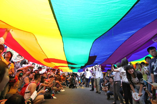 Hàng chục ngàn người Đài Loan xuống đường tham gia diễu hành ủng hộ hôn nhân đồng tính.